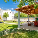 Five-bedroom In Сasa de vacaciones *