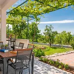 Five-bedroom In Сasa de vacaciones Blato na Cetini