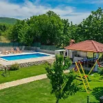 Five-bedroom In Сasa de vacaciones Blato na Cetini