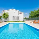 Five-bedroom In *