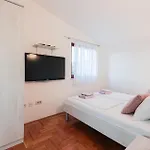Five-bedroom In Сasa de vacaciones Blato na Cetini