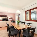 Five-bedroom In Сasa de vacaciones *