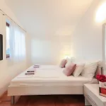Five-bedroom In Blato na Cetini