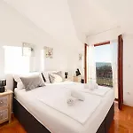 Сasa de vacaciones Five-bedroom In *