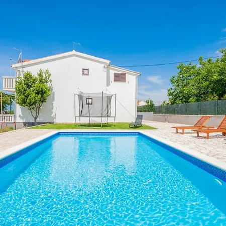 Five-bedroom In *