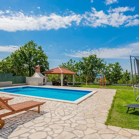 بيت للعطل Five-bedroom In