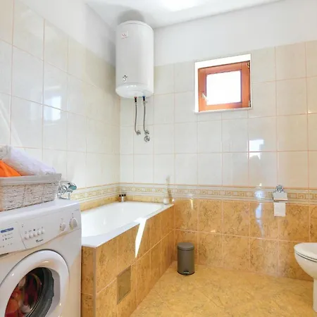 بيت للعطل Five-bedroom In *